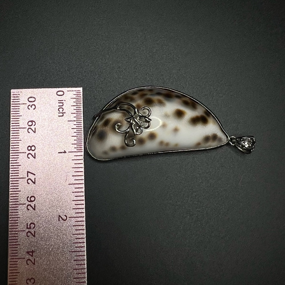 Leopard Shell Print Pendant - Picture 5 of 5